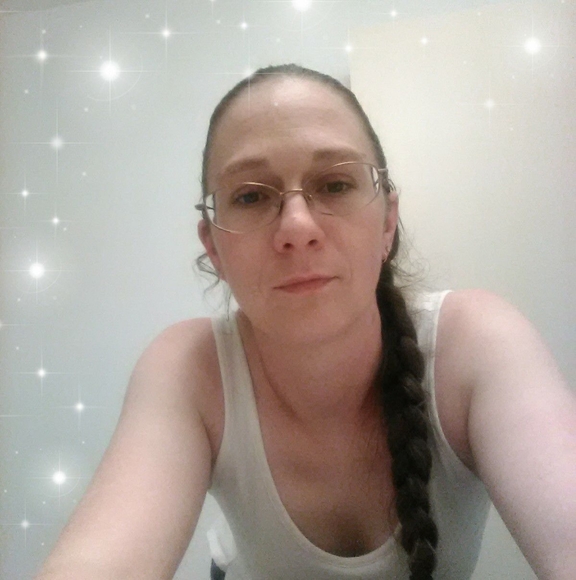 Profile Picture of Leslie Dixon (@lesliedixon389) on Poshmark