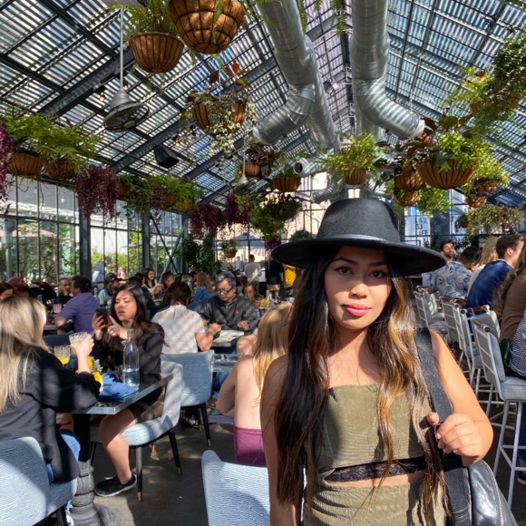 Profile Picture of Luvelle Mendoza (@luvellemendoza) on Poshmark