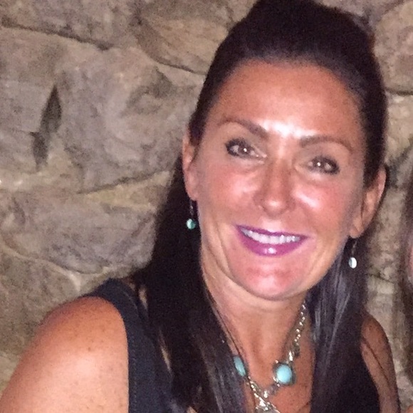 Profile Picture of Donna Giampietro (@donnag19) on Poshmark