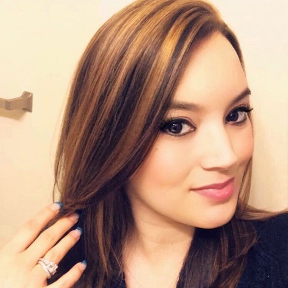 Profile Picture of Allison Pezoldt (@ally1092) on Poshmark