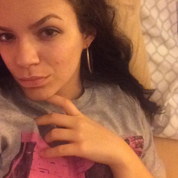 Profile Picture of Amanda Collado (@amandacollado) on Poshmark