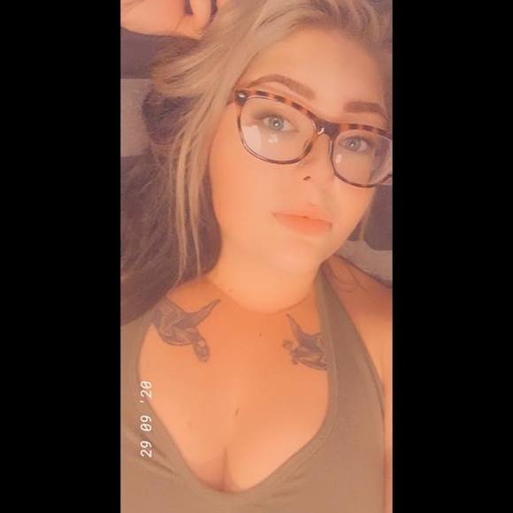 Profile Picture of Leigha Tymkowicz (@leighatymkowicz) on Poshmark