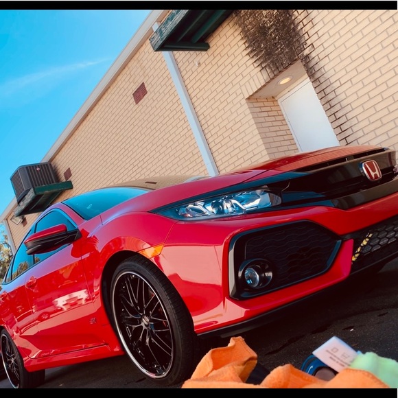 Profile Picture of Daniel Venegas (@chatinho2011) on Poshmark