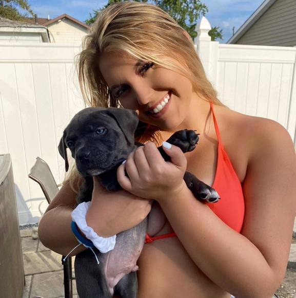 Profile Picture of Abbi Sattof (@abbisattof) on Poshmark