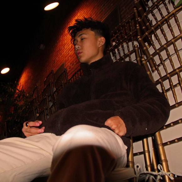 Profile Picture of Kenneth Lee (@kenslee088) on Poshmark