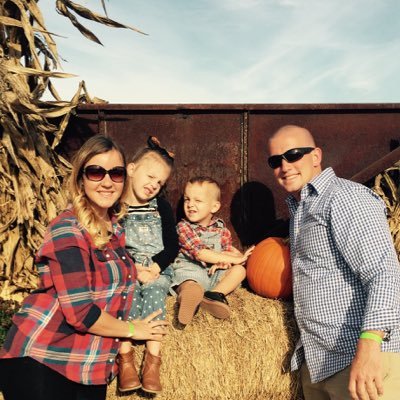 Profile Picture of Stephanie Button (@StephanieButto4) on Twitter