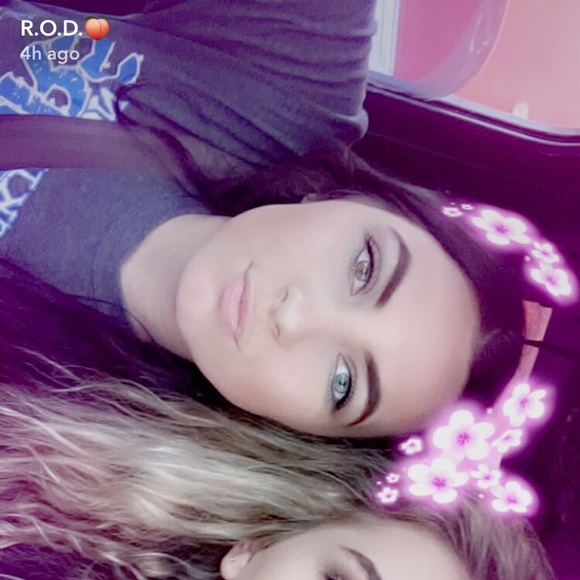 Profile Picture of Haley Glaze (@kdwxv) on Poshmark