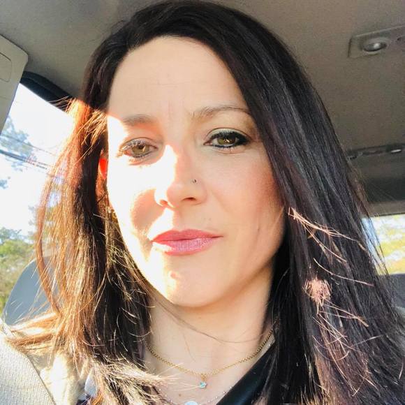 Profile Picture of Jennifer Huffstutler (@jenniferhuffstu) on Poshmark