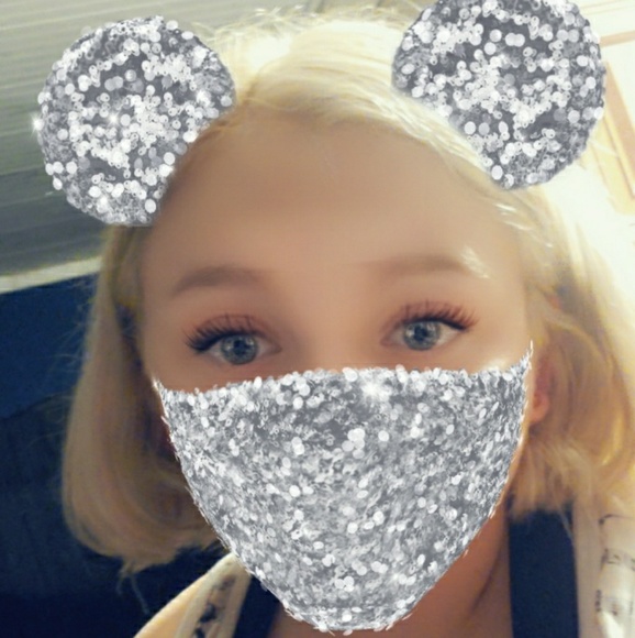Profile Picture of Leona Price (@leonaprice17) on Poshmark
