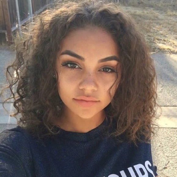 Profile Picture of Bianca Bennett (@biancabennet719) on Poshmark