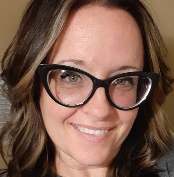 Profile Picture of Heather Freimuth (@hmcbeevee92) on Poshmark