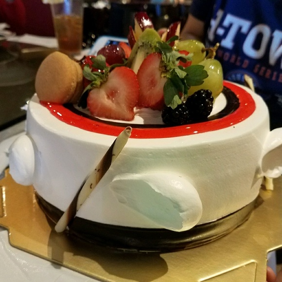 Profile Picture of Kim Lam (@kimooothy) on Poshmark