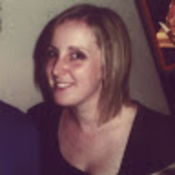 Profile Picture of Samantha Moorhouse (@s_moorhouse) on Poshmark