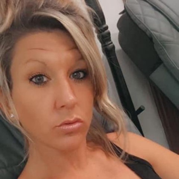 Profile Picture of Holly Wheaton (@hollywheaton) on Poshmark