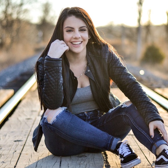 Profile Picture of Allison Mccullin (@allisonmccullin) on Poshmark