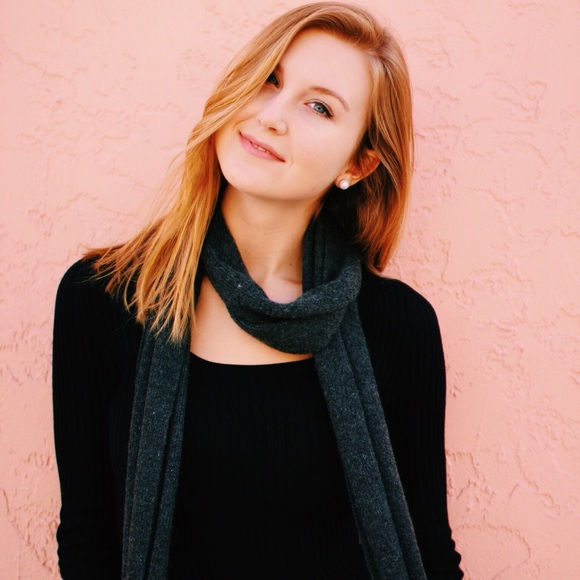 Profile Picture of Alexis Arden (@alexis_arden) on Poshmark