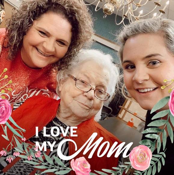 Profile Picture of Lisa Gillespie (@lisagillespi827) on Poshmark