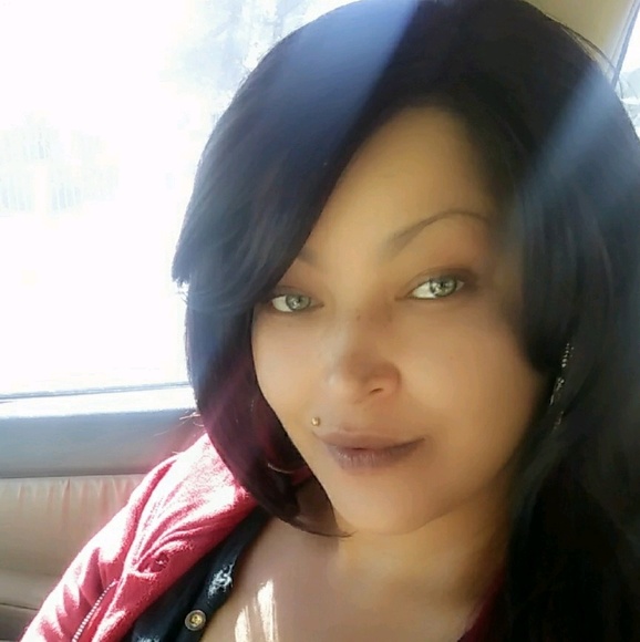 Profile Picture of Ladi Lexo (@ladilexo) on Poshmark