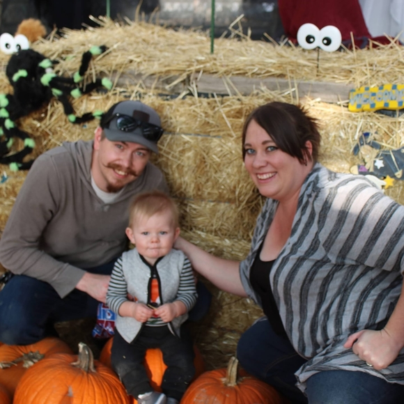 Leanna Zillmann - Poshmark Profile Picture of Leanna Zillmann (@leannazillmann) on Poshmark