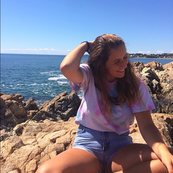 Profile Picture of Amanda Closet (@ahatfield99) on Poshmark