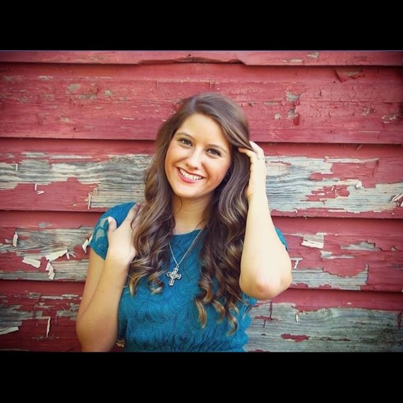 Profile Picture of Emily Cowdrey (@em_cow) on Poshmark