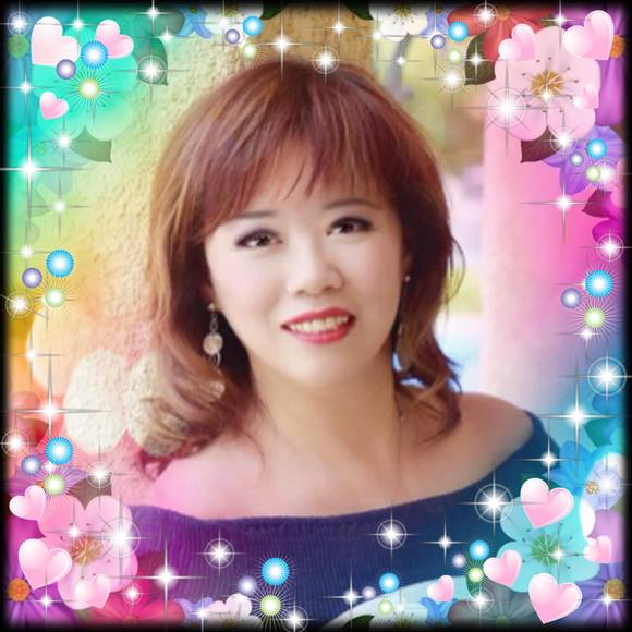 Profile Picture of Iris Ho (@irisho1009) on Poshmark