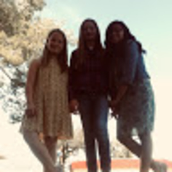 Profile Picture of Hannah Mihaila (@hannahmihaila) on Poshmark