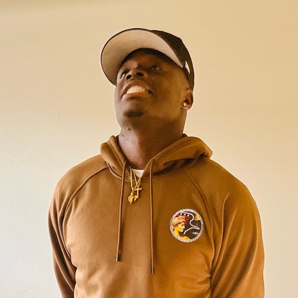 Profile Picture of Kevin Henry (@kevinhenry627) on Poshmark