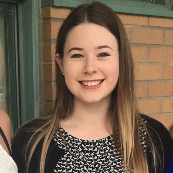 Profile Picture of Justine Ralph (@emberlej) on Poshmark