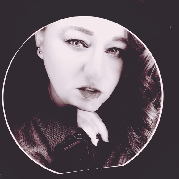 Profile Picture of Chrystelle Laurin (@c_laurin) on Poshmark