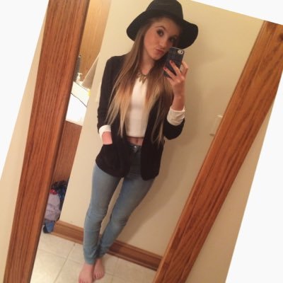 Profile Picture of Bethany Stone (@BethanyJStone98) on Twitter