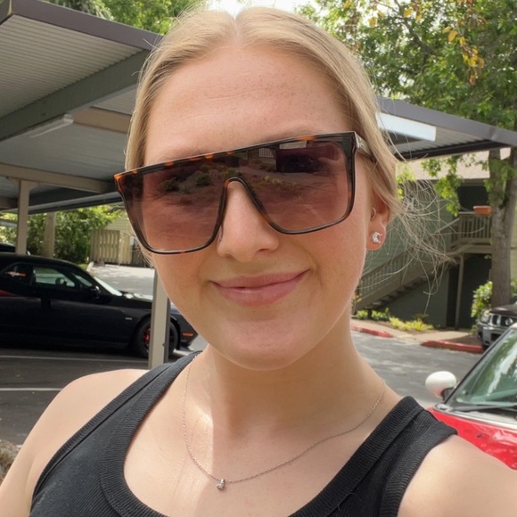 Profile Picture of Lauren Stokley (@laurenstokley) on Poshmark