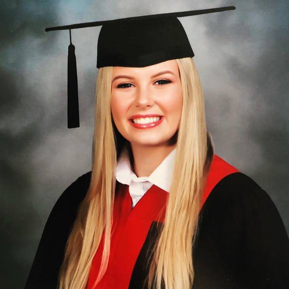 Profile Picture of Emma Lowson (@emmalowson) on Poshmark