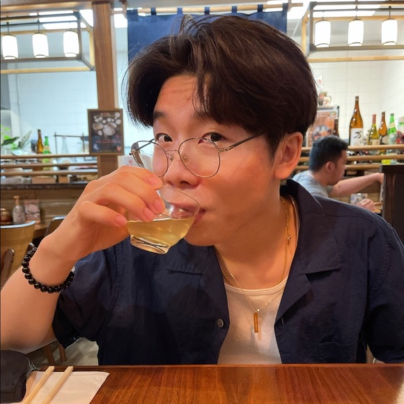 Profile Picture of Jonathan Lee (@giannitan) on Poshmark