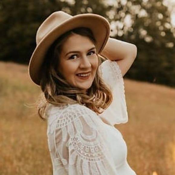 Profile Picture of Iwona Rogalski (@iffonka17) on Poshmark