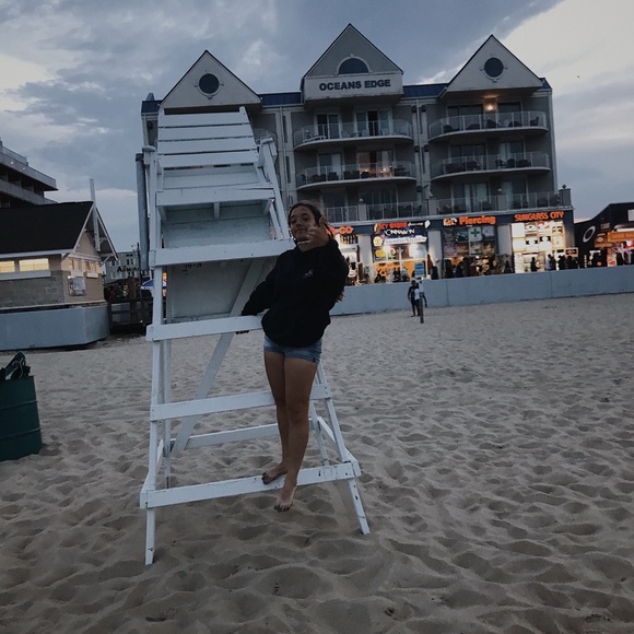 Profile Picture of Mya Mcelhinney (@myamcelhinney) on Poshmark