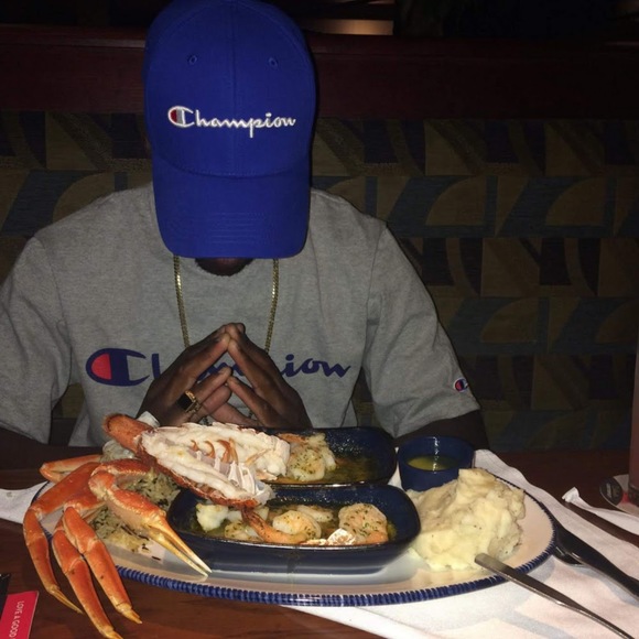 Profile Picture of Gib Gib (@lanoyplan) on Poshmark