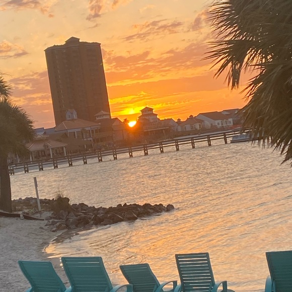 Profile Picture of Shady Borntrager (@shadyborntrager) on Poshmark