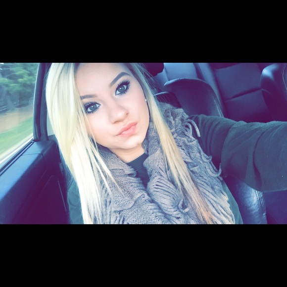 Profile Picture of Katie Presson (@kpeebaby) on Poshmark