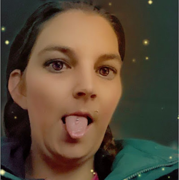 Profile Picture of Michelle Frewin (@michellejfrewin) on Poshmark