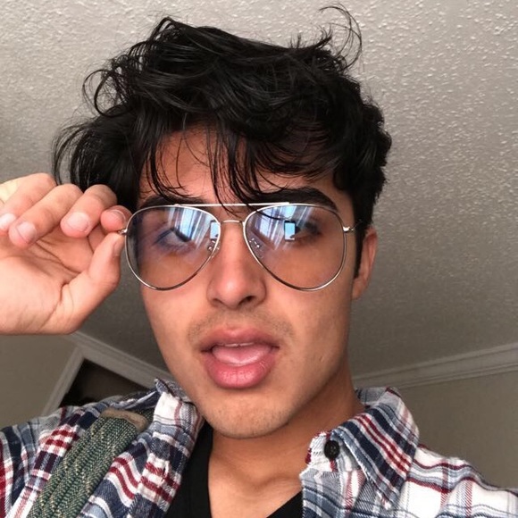 Profile Picture of Luis Ruvalcaba (@luisruv993) on Poshmark