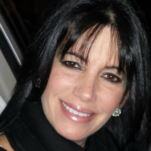 Profile Picture of Yusimi Cabrera (@yusimicabrera) on Poshmark