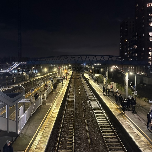 Profile Picture of Robert May (@robmakesnoise) on Poshmark