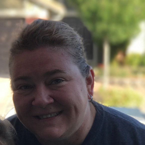 Profile Picture of Dina Milinsky (@dinamilinsky) on Poshmark