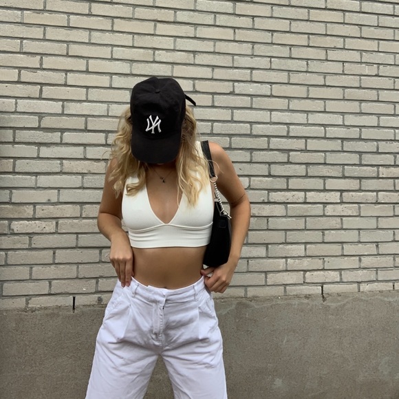 Profile Picture of Lara Kahn (@larakahn) on Poshmark