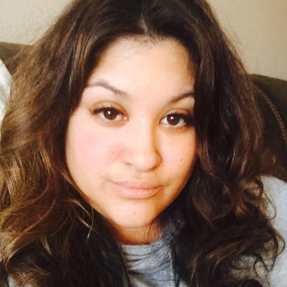 Profile Picture of Tia Amich (@amichtm) on Poshmark