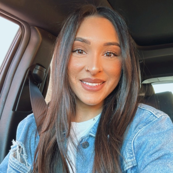 Profile Picture of Nancy Verdin (@nancy1112) on Poshmark