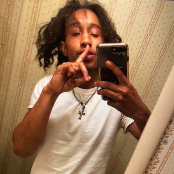 Profile Picture of David Brown (@daedae1386) on Poshmark