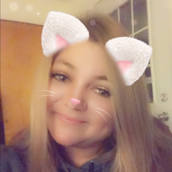 Profile Picture of Kelly Schraufnagel (@kschraufnagel) on Poshmark