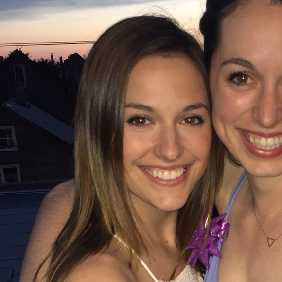 Profile Picture of Rebecca Eaves (@rebeccaeaves365) on Poshmark